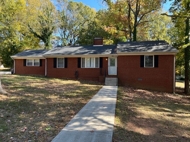 Primary Photo - Charming 3-bedroom 1.5-bathroom brick home