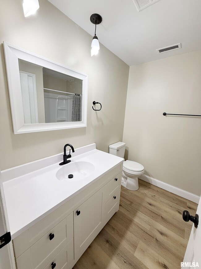 Building Photo - 3440 Villa Ridge
