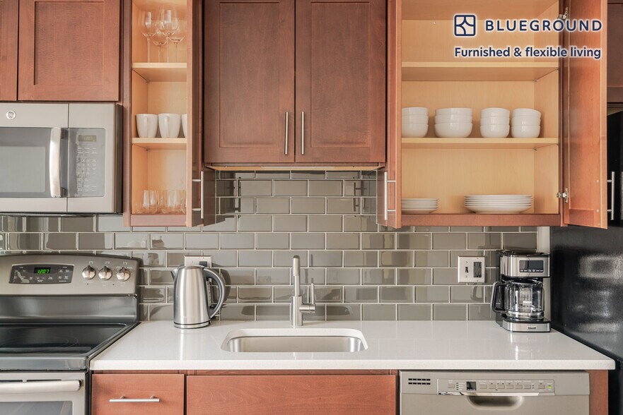 Building Photo - 3444 Fairfax Dr