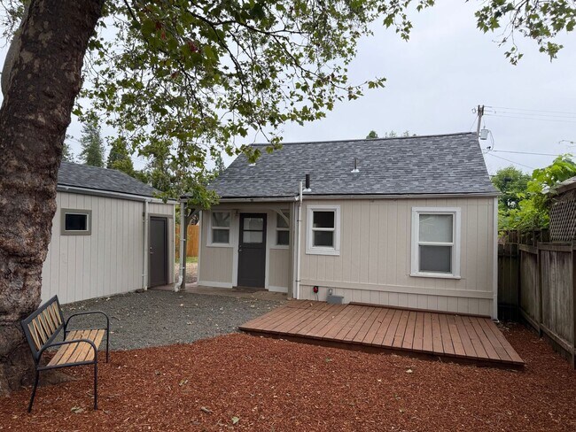 Building Photo - 2 Bedroom House in Eugene