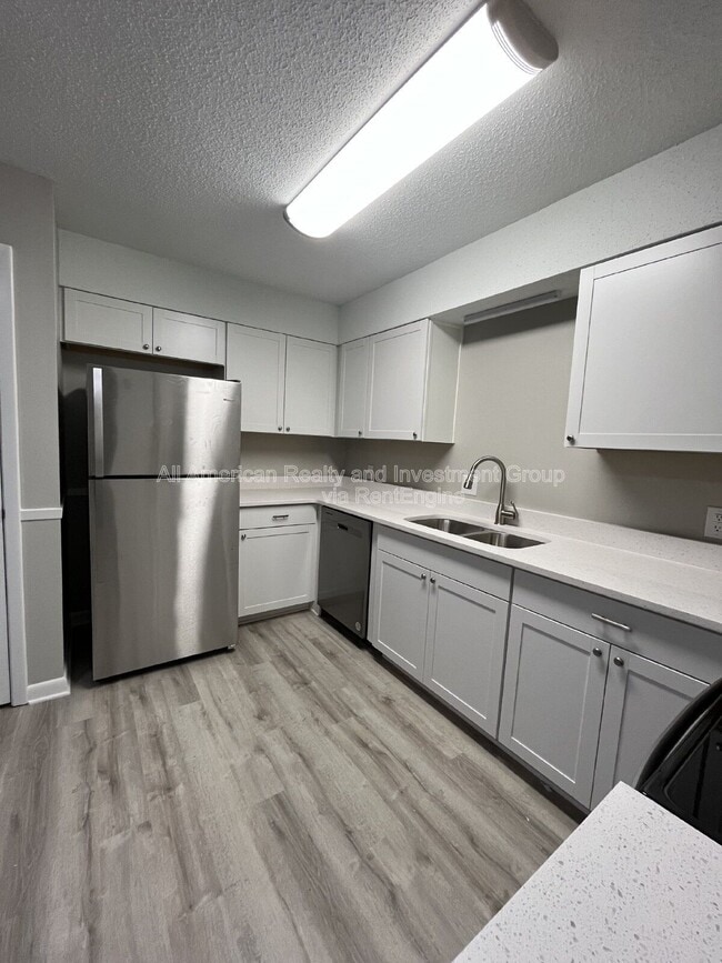 Building Photo - 36 5th Ave