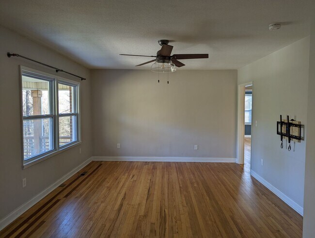 Building Photo - 172 Lynda Cir