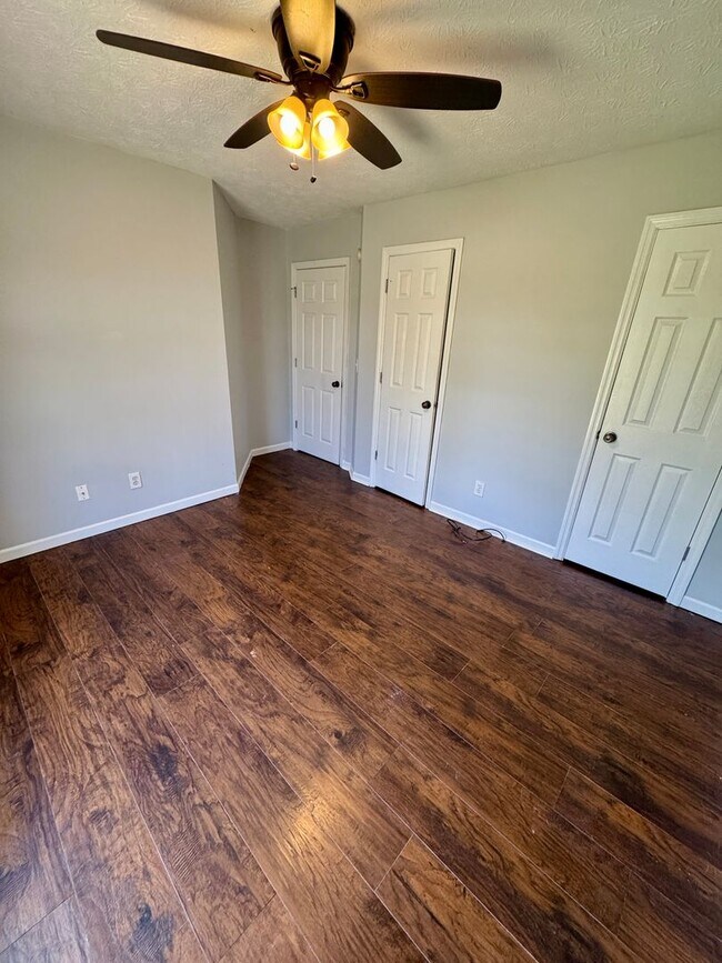 Building Photo - 3 bed & 2 bath located in Oxford! Additional photos coming soon!