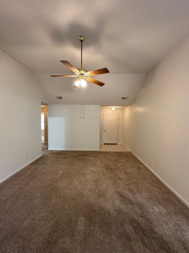 Building Photo - Don’t miss the chance to call this your ho...
