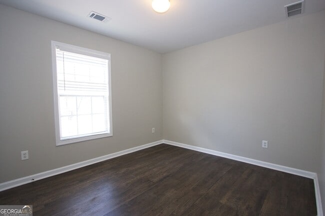 Building Photo - 585 Chapel Walk Ln SE