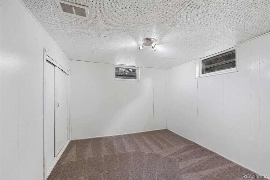 basement bedroom - 1994 Macon St