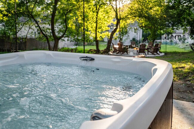 Building Photo - 52 Church St