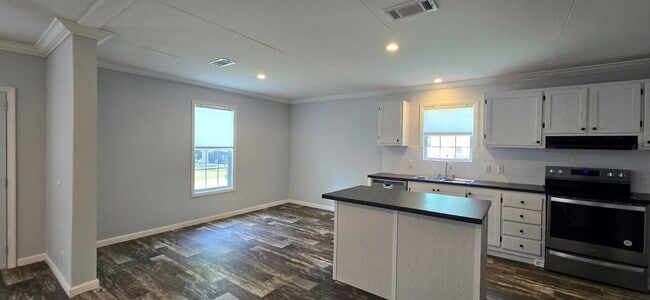 Building Photo - 55+ community Sylvan Grove / move in Special!