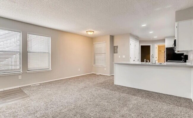 Building Photo - 932 S Dearborn Way