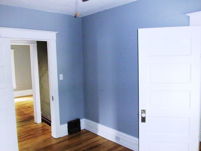 Building Photo - 313 4th Ave NW