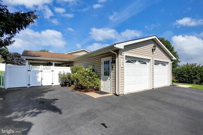 Building Photo - 127 Mountainview Dr