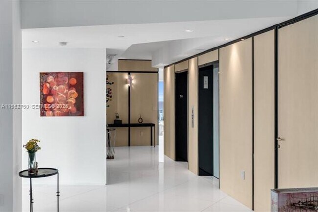 Building Photo - 300 South Pointe Dr