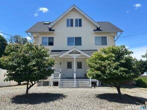 Building Photo - 276 East Ave