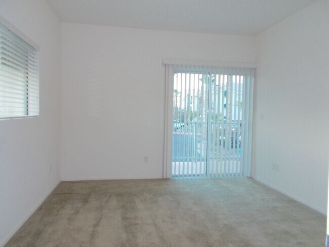 Building Photo - 3550 Bay Sands Dr