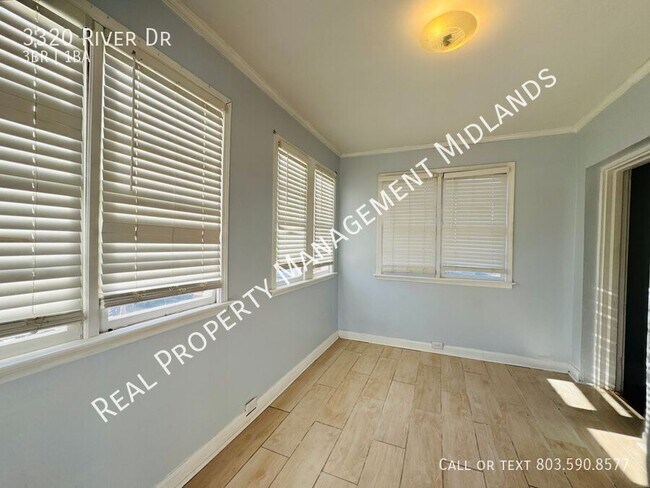 Building Photo - 3320 River Dr