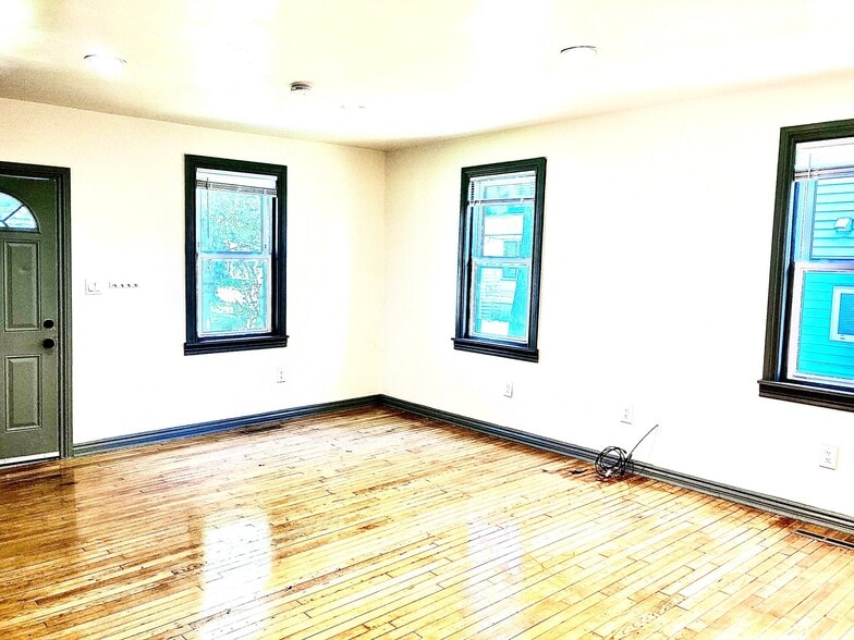 Building Photo - 1312 E Harry Ave