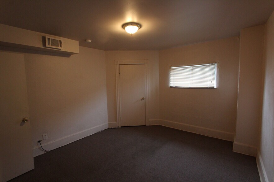 Building Photo - 624 Carothers Ave