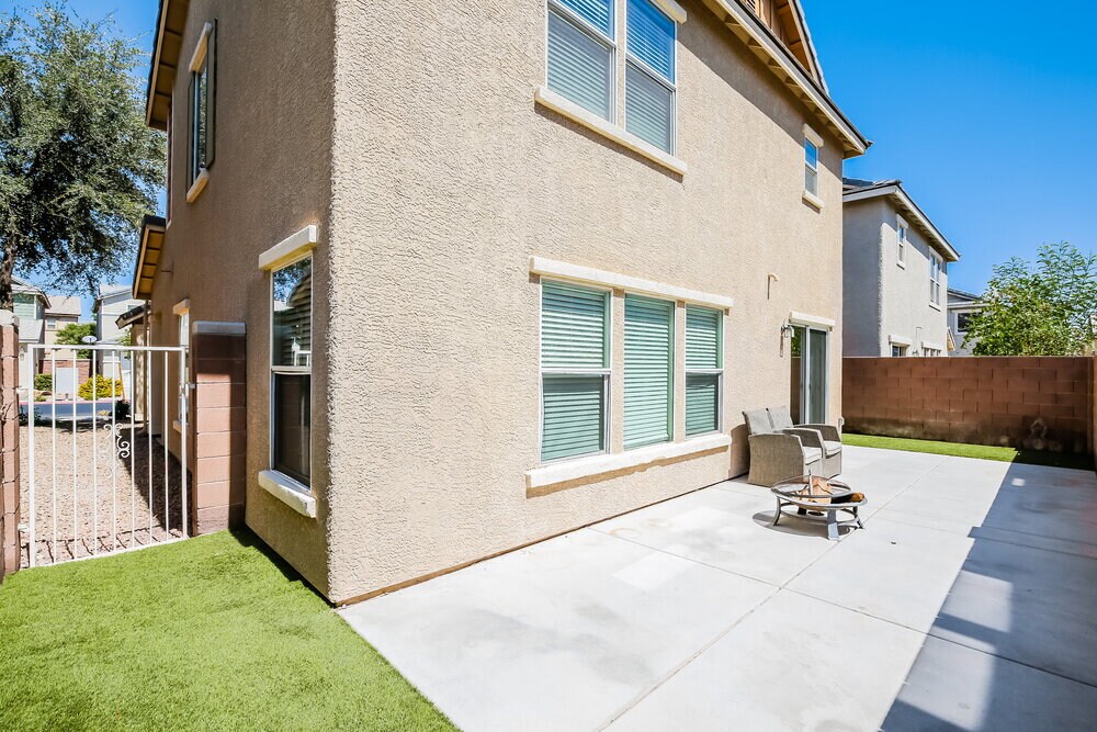 Building Photo - 25 Copper Pine Ave