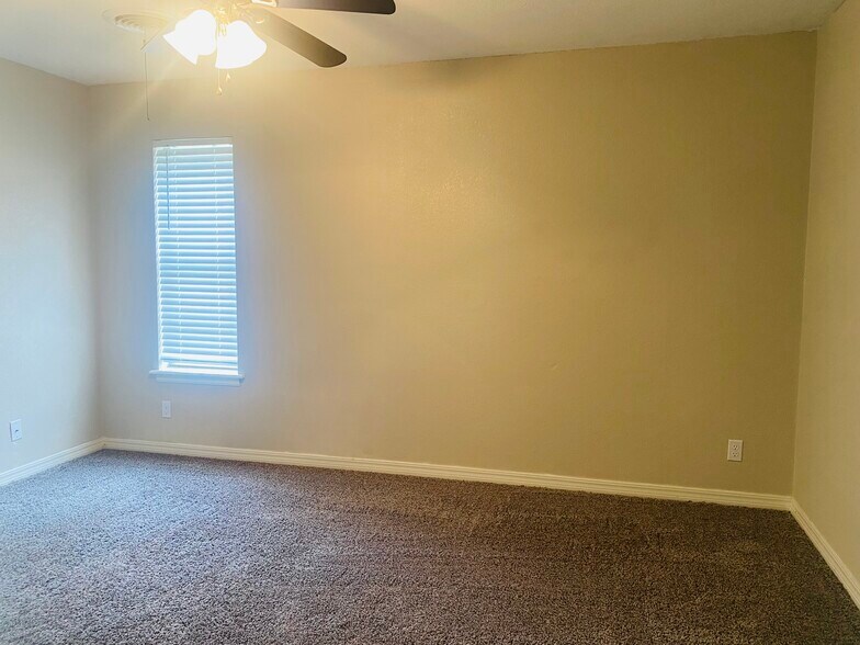 Master Bedroom - 823 Hardy Springs Cir