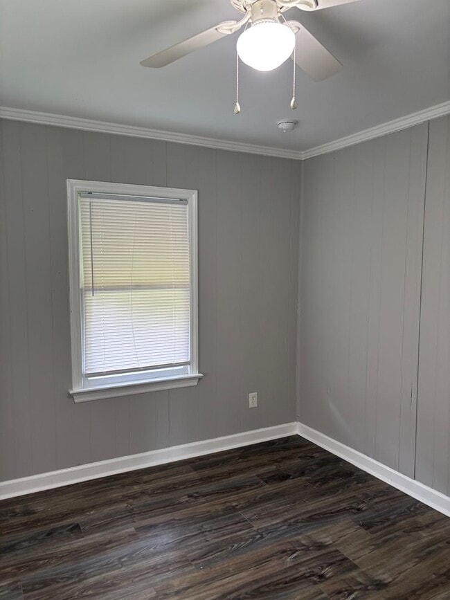 Building Photo - Cozy 2 Bedroom and 2 Baths