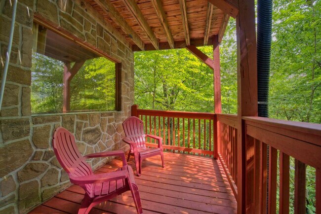 Building Photo - 1833 Laurel Valley Way