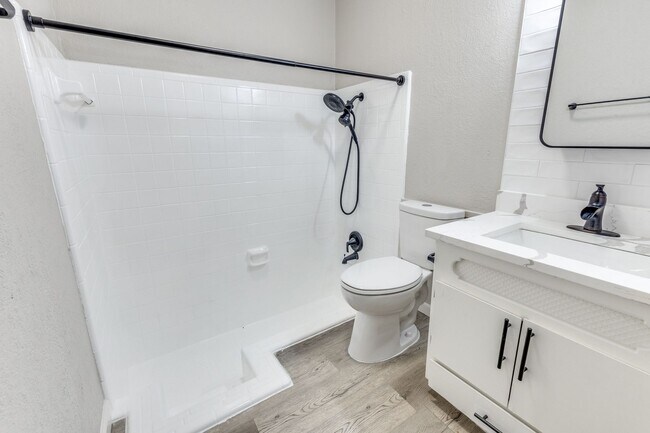 Building Photo - NEWLY RENOVATED • Stunning 3 Bedroom Duplex