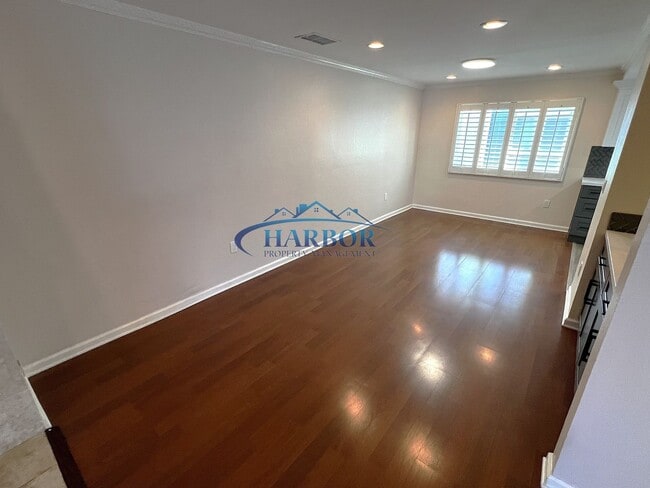 Building Photo - MOVE IN SPECIAL $1,000 OFF 1st Months Rent