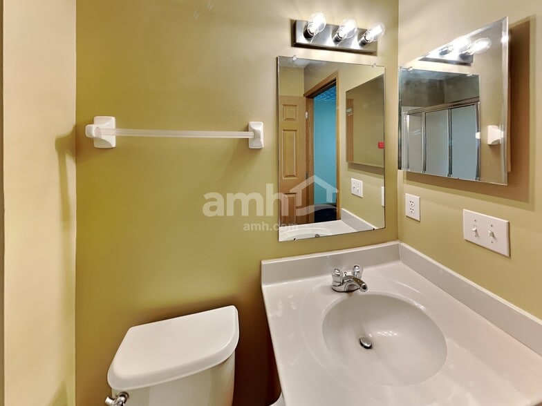 Building Photo - 2812 Hillstone St