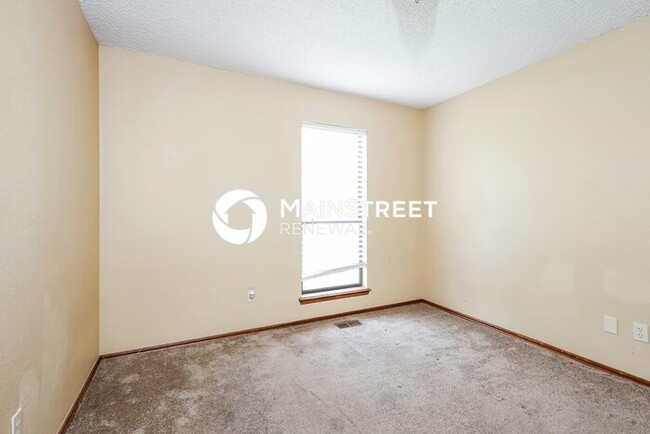 Building Photo - 3 Bedroom Pet-Friendly Home in Oklahoma City, OK with Main Street Renewal