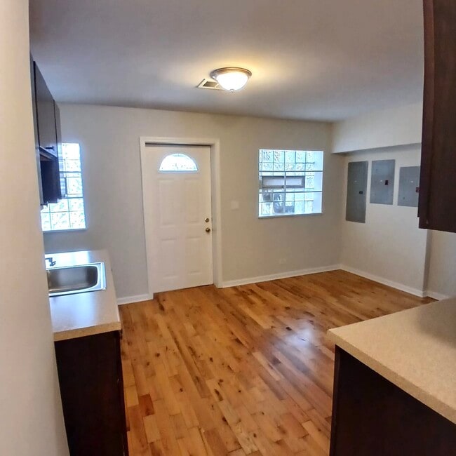 Building Photo - 4642 N Francisco Ave