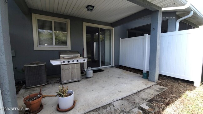 Building Photo - 2303 Sunset Bluff Dr