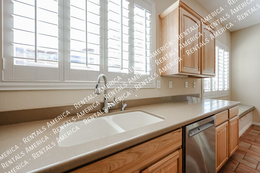 Building Photo - 2348 W River Rock Ct