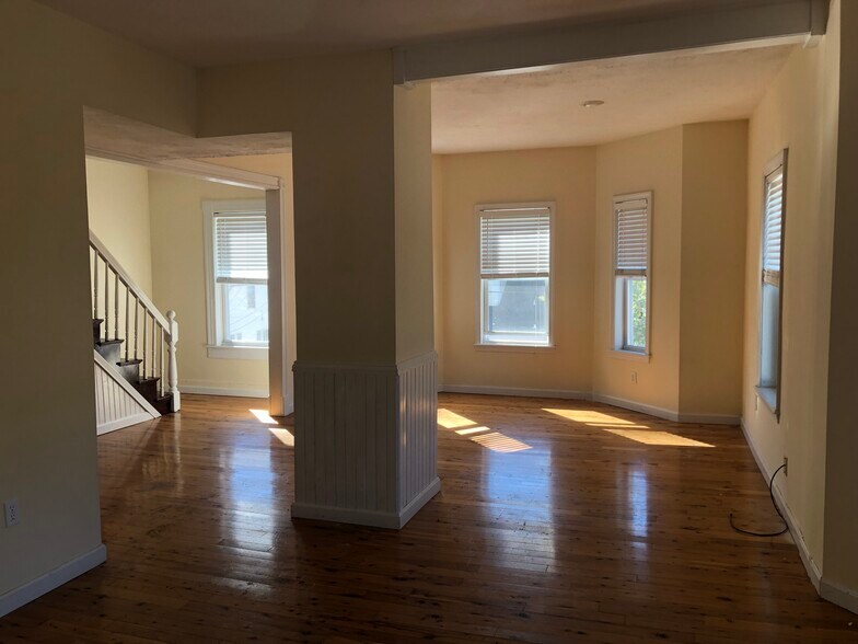 Building Photo - 829 Princeton Blvd