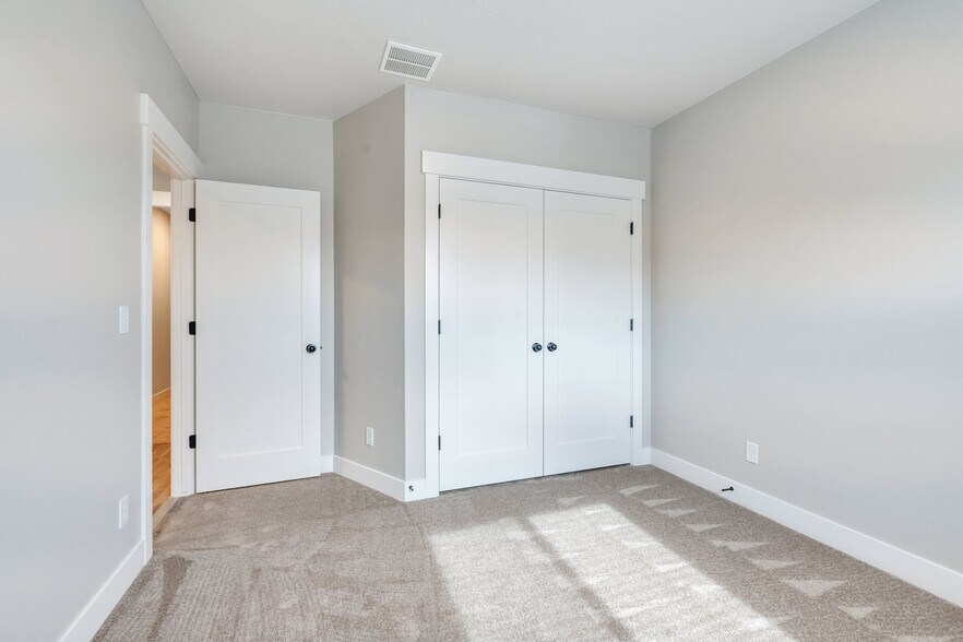 Building Photo - 624 N Hiddleston Dr