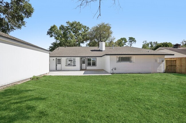Building Photo - 15322 Torry Pines Rd