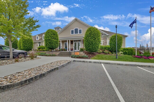 Building Photo - 8 Brentwood Cir