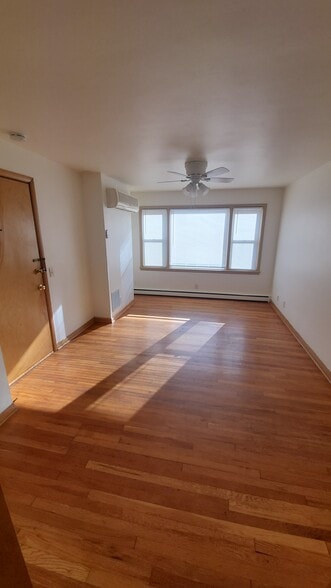 Building Photo - 902 S Brooks St