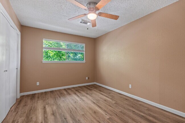 Building Photo - Furnished Option, Modern Comfort & Private Gated Patio!