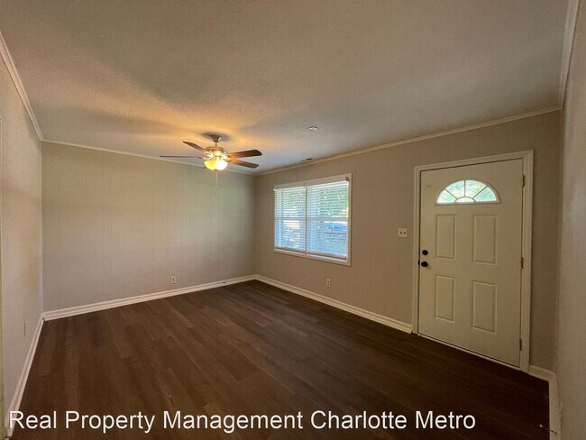 Building Photo - 3 br, 2 bath House - 977 Stonewall Avenue ...
