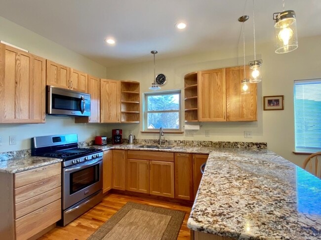 Building Photo - Furnished Downtown Black Mountain- Top Floor Unit with Roof Top Deck!