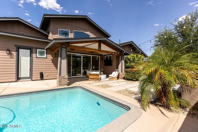 Building Photo - 3801 E Glenrosa Ave