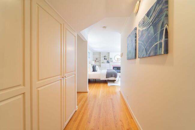 Building Photo - Enchanting Portland Heights 5BD House: You...
