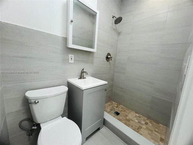 Building Photo - 13390 NE 6th Ave