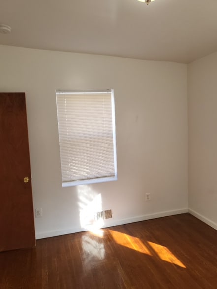 Building Photo - 1829 N Port St