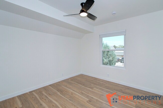 Building Photo - 1048 Pineridge Rd