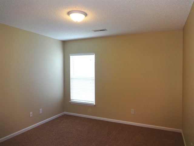 Building Photo - 5018 Thornton Dr