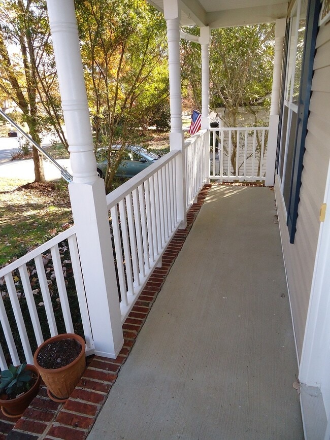 Building Photo - 2203 Oak Stream Ln