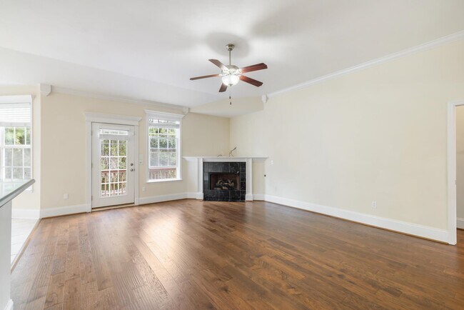 Building Photo - 5633 Tecumseh Dr