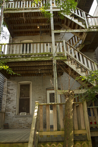 Building Photo - 2034 W Huron St