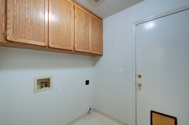 Building Photo - 5582 W Wathen Ave